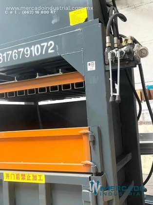 100吨容量的压力机