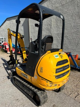 2010 JCB 8018