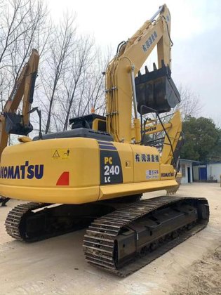 Komatsu PC240