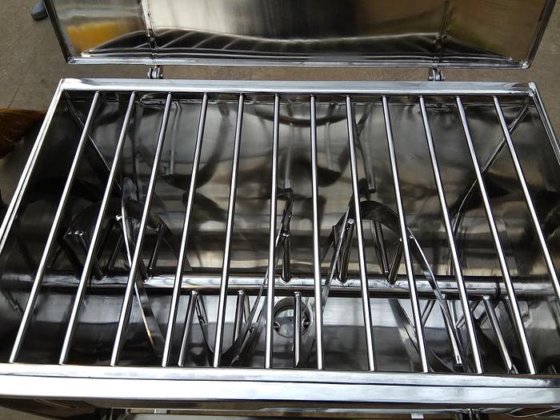 螺带式搅拌机，螺带式搅拌机，位于美国加利福尼亚州安大略