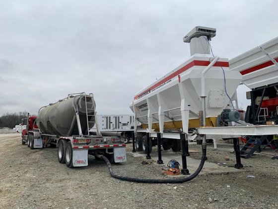 卧式移动水泥仓