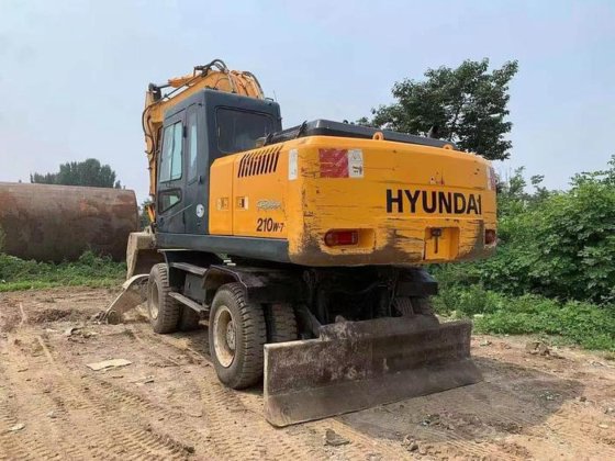 2019 Hyundai 210W-7