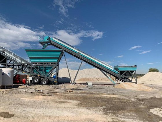 移动混凝土搅拌站预供料系统