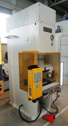 1990 DUNKES HZS 25 CNC