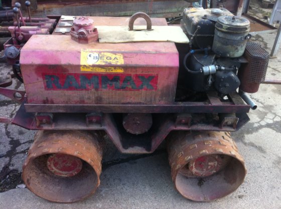 RAMMAX RW1400 Grabenwalze in Staufenberg,