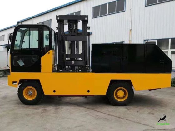 Chariot élévateur latéral