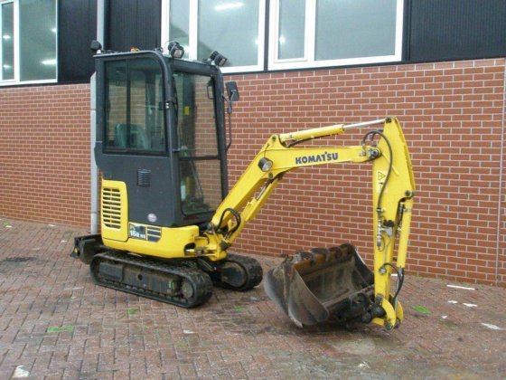 2017 Komatsu PC16R-3HS