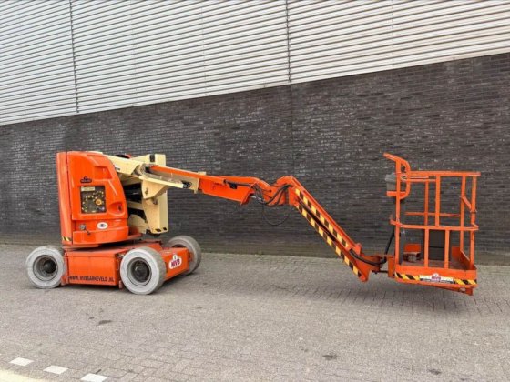 2001 JLG E300AJP