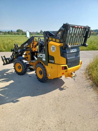 2023 JCB 403 Agri