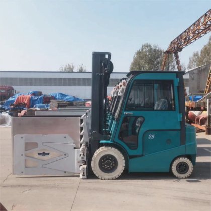 Chariot élévateur à contrepoids électrique