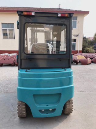 Chariot élévateur à contrepoids électrique