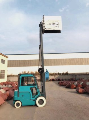 Chariot élévateur à contrepoids électrique