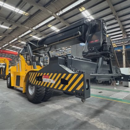Lifting Machine Port 45 Ton Container Reach Stacker From Boomaster in ...