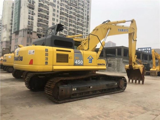 コマツPC450-8掘削機