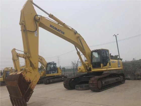 コマツPC450-8掘削機