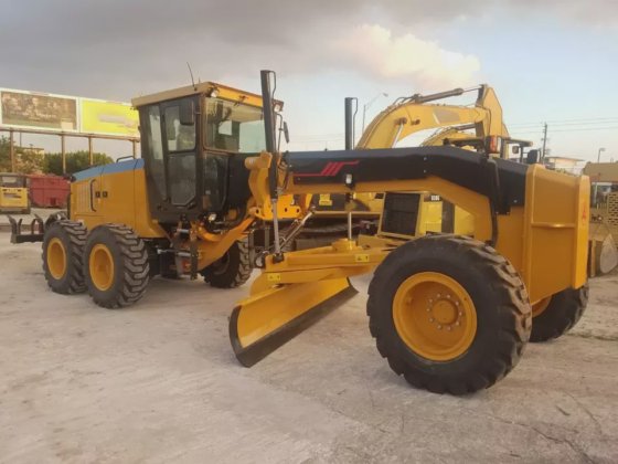Motorgrader van 210 pk