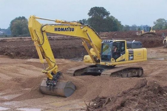 コマツPC490-10掘削機