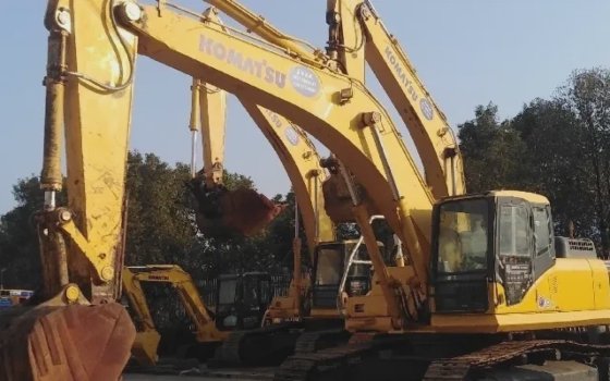 コマツPC650-8掘削機
