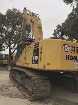 コマツPC650-8掘削機