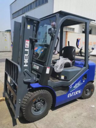 三輪電動フォークリフト