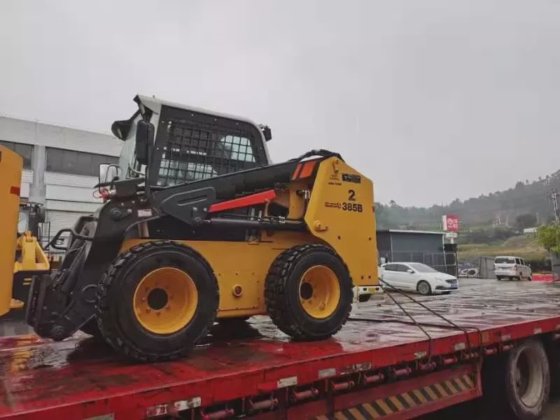 ミニスキッドステアローダー3トン