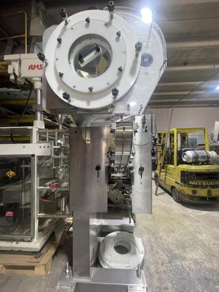 AUTOMATIC INLINE BOTTLE CAPPING MACHINE WITH VERTICAL WHEEL CAP SORTER ...