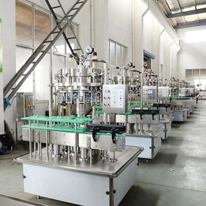 物美价廉的全自动玻璃瓶啤酒灌装旋盖机