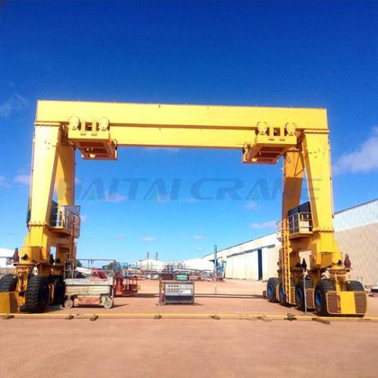 180吨轮胎式桥式运梁机轮胎起重机