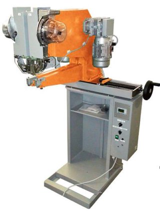 RIVETTING MACHINE WITH TWO ADJUSTABLE