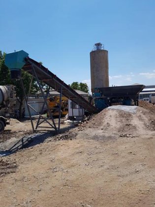 移动混凝土搅拌站