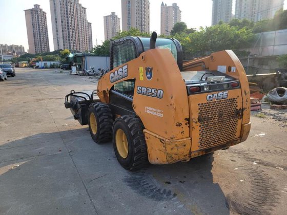 2017 CASE SR250