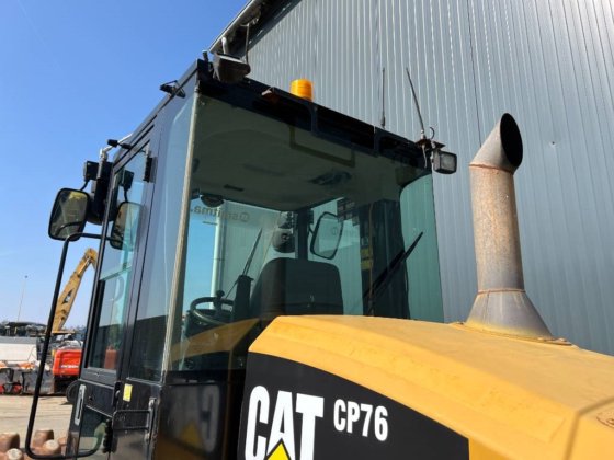 2011 CAT CP76