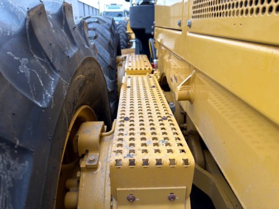 2011 CAT 140M - BAJAS