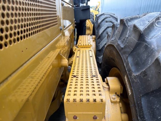 2011 CAT 140M - BAJAS