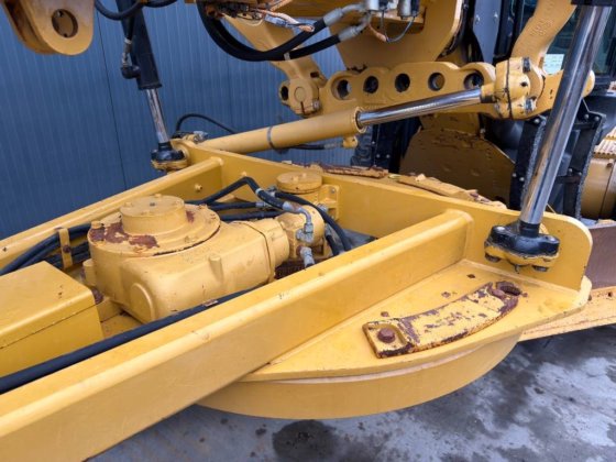 2011 CAT 140M - BAJAS