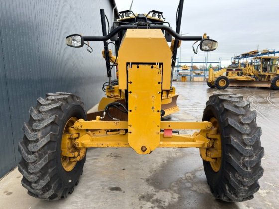 2011 CAT 140M - BAJAS