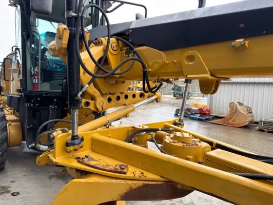 2011 CAT 140M - BAJAS