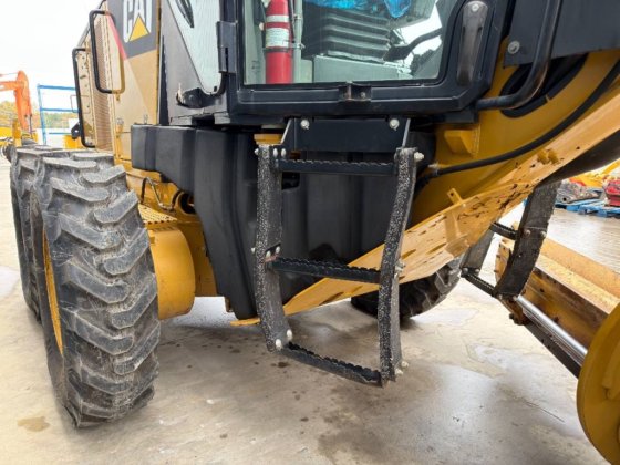 2011 CAT 140M - BAJAS