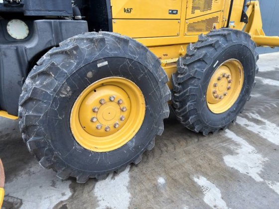 2011 CAT 140M - BAJAS