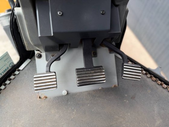 2011 CAT 140M - BAJAS