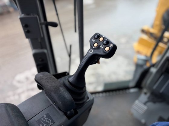 2011 CAT 140M - BAJAS