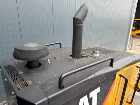 2011 CAT 140M - BAJAS