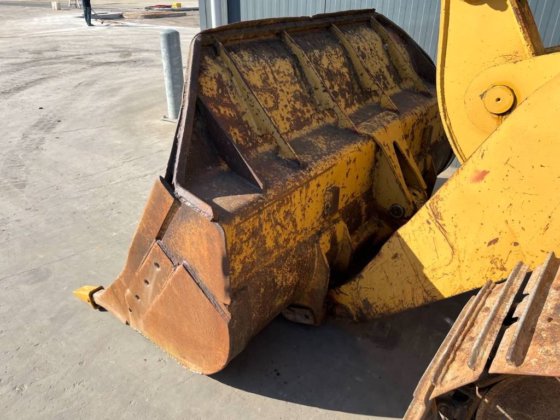 1986 CAT 953 - 鬈鉤?