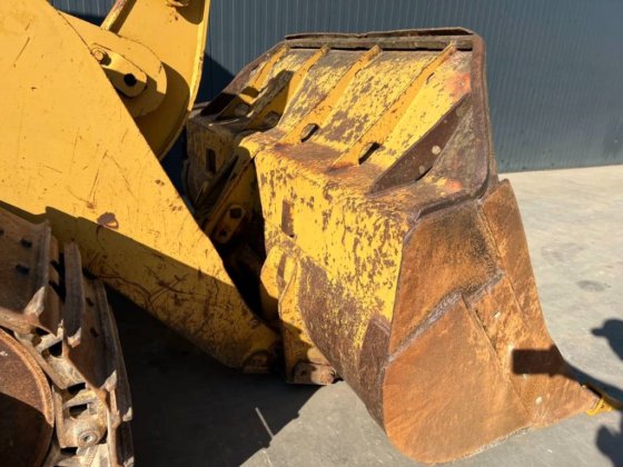 1986 CAT 953 - 鬈鉤?