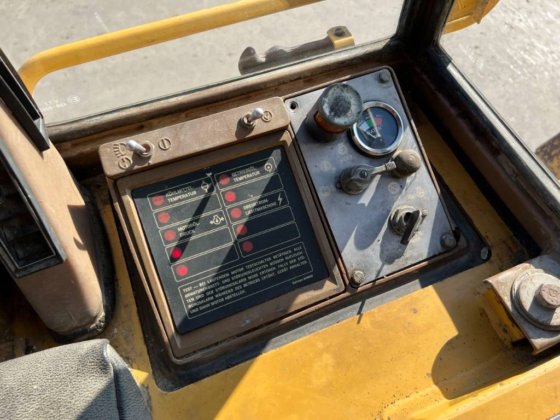 1986 CAT 953 - 鬈鉤?