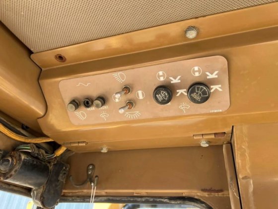 1986 CAT 953 - 鬈鉤?