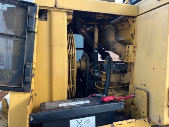 1986 CAT 953 - 鬈鉤?