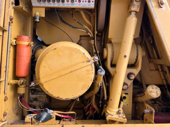 1986 CAT 953 - 鬈鉤?