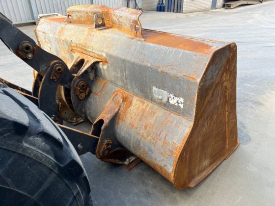 2004年沃尔沃L60E