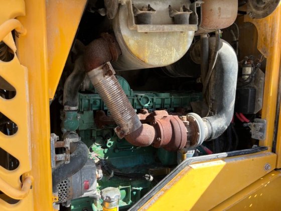 2004年沃尔沃L60E